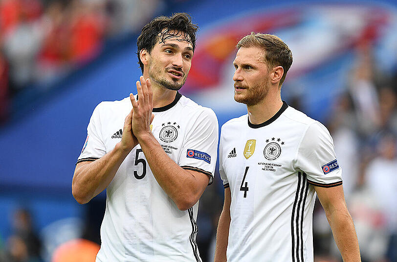 Spielen gemeinsam gegen Italien: Mats Hummels (l.) und Benedikt Höwedes.