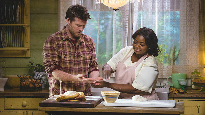 Mack (Sam Worthington) mit Gott, genannt Papa (Octavia Spencer).