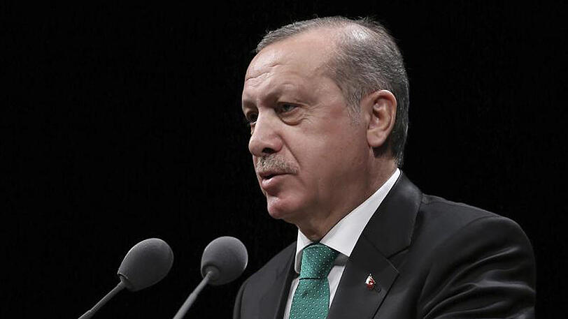 Gut einen Monat nach seinem Sieg beim umstrittenen Verfassungsreferendum wird Staatspräsident Erdogan wieder Chef der Regierungspartei AKP.