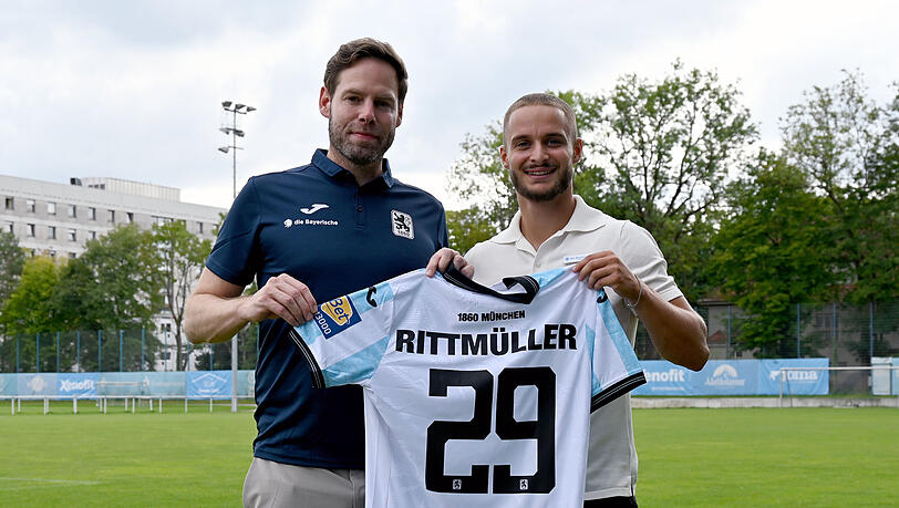 Sechzigs Sportchef Christian Werner und Neuzugang Marvin Rittmüller. Sechzigs Sportchef Christian Werner und Neuzugang Marvin Rittmüller.