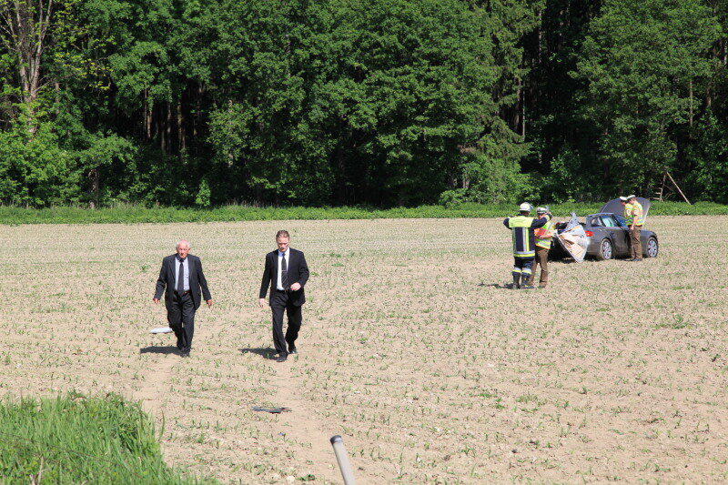 Schwerer Unfall auf der A 8: Ein Audi rast ins Stauende. Der Fahrer kommt ums Leben. Die Bilder