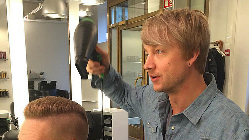 Hat er auch Friseur-Qualitäten? Samu Haber