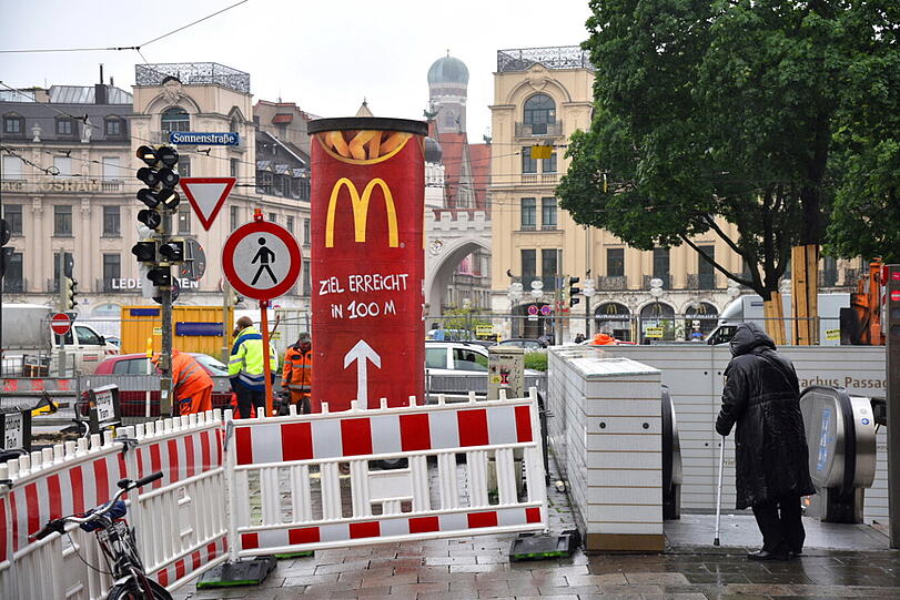 Die Bauarbeiten an der Tramm-Stammstrecke laufen. Noch bis zum September müssen sich Fahrgäste gedulden, erst dann sind die Sanierungsarbeiten abgeschlossen.