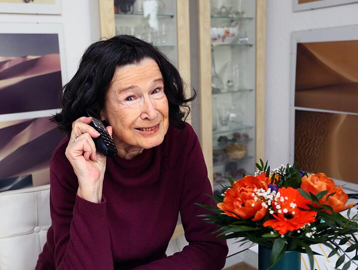 Irene Herzberg hatte erst gar keine Telefonnummer mehr, dann kurioserweise sogar vier. Von der Telekom hat sie einen Blumenstrauß als Entschuldigung bekommen.