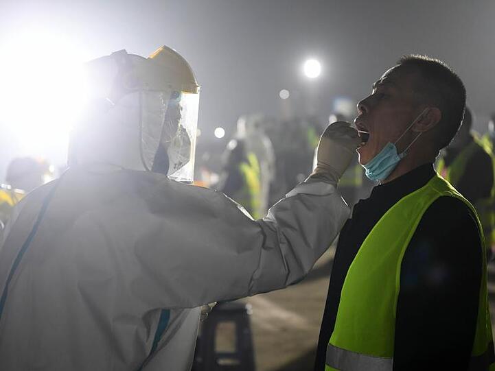 In China hat es seinen Ursprung genommen - nun hat das Coronavirus offenbar Südamerika erreicht. In Brasilien soll ein Mann positiv getestet worden.