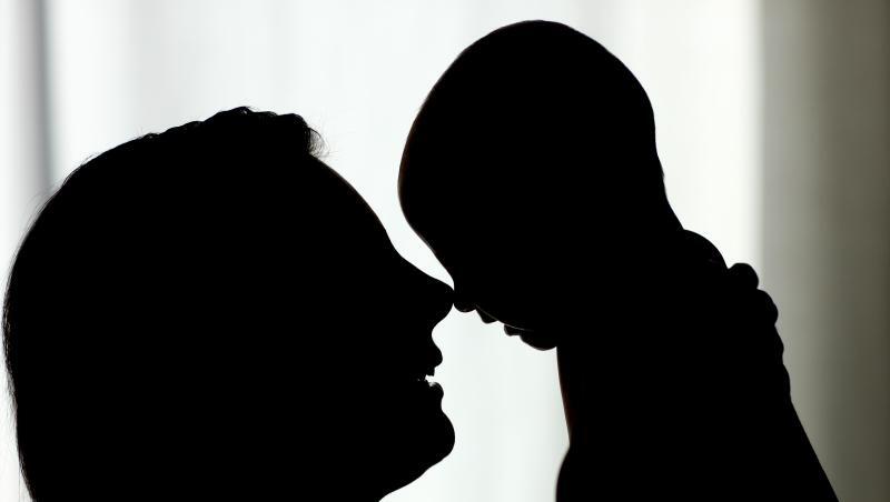 Laut einer britischen Studie dauert es nach der Geburt des ersten Kindes bis zu sechs Jahre, bis Mutter und Vater wieder so schlafen können wie davor. Laut einer britischen Studie dauert es nach der Geburt des ersten Kindes bis zu sechs Jahre, bis Mutter und Vater wieder so schlafen können wie davor.
