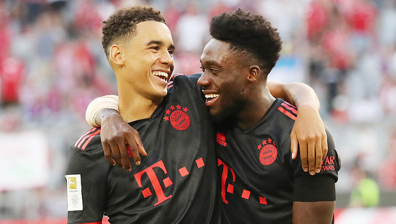 Auf und neben dem Platz beste Buddies: Jamal Musiala (l.) und Alphonso Davies.