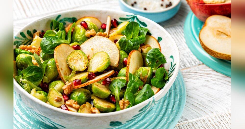 Feldsalat-mit-Rosenkohl-Birne-und-Granatapfel
