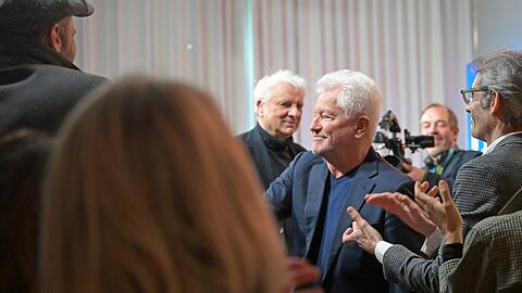 23.01.2026, Bayern, M&middot;nchen: Die M&uuml;nchner &laquo;Tatort&raquo;-Kommissare Miroslav Nemec (Mitte r) und Udo Wachtveitl (Mitte l) bekommen beim BR-Filmbrunch Standing Ovations angesichts ihrer letzten &laquo;Tatort&raquo;-Folge. Foto: Malin Wunderlich/dpa +++ dpa-Bildfunk +++