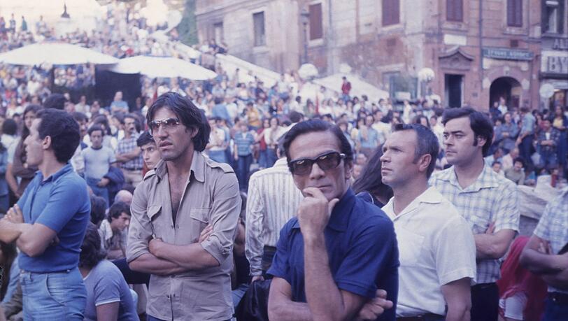 Pier Paolo Pasolini bei einer Demontration. Aus dem Friaul gekopmmen, wurde er ein klassischer R&ouml;mer.