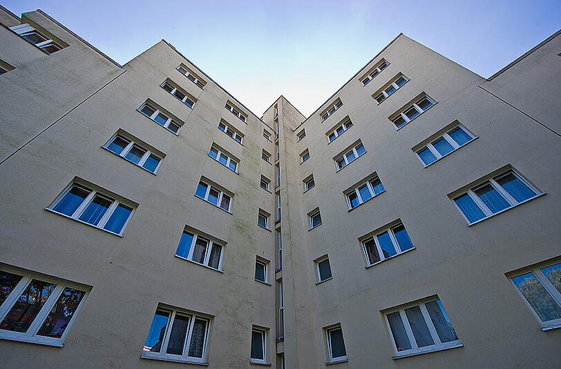 Die Stadt hat von ihrem Vorkaufsrecht Gebrauch gemacht, und zwei Wohnblöcke gekauft, die sonst womöglich Luxussanierungen zum Opfer gefallen wären. (Symbolbild)