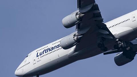 Der Lufthansa-Konzern streicht sein Flugprogramm für die kommenden Wochen wegen der Coronaviurs-Krise um bis zu 70 Prozent zusammen.