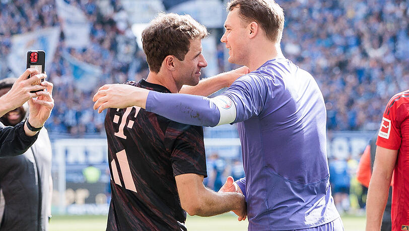 Bayern-Legenden: Neuer und Thomas M&uuml;ller (l.).