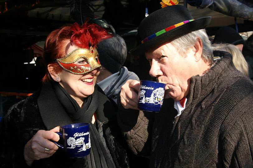 So feiert München Fasching auf dem Viktualienmarkt - sehen Sie hier die Bilder...