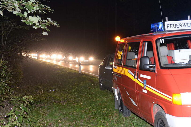 Auf der B 306 bei Siegsdorf brannte ein BMW-Cabrio völlig aus. Der Fahrer konnte sich in letzter Sekunde retten. Die Bilder vom Feuerwehreinsatz.