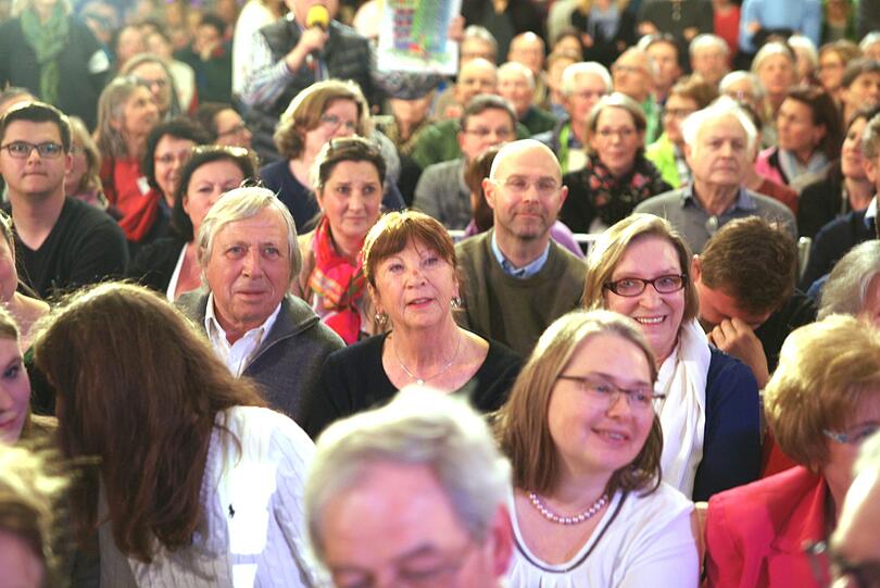 Die Veranstaltung in der Theaterfabrik war gut besucht, die Stimmung teils ziemlich aufgeheizt.