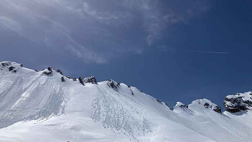 Lawinen können abseits der Piste abgehen. (Archivbild) Lawinen können abseits der Piste abgehen. (Archivbild)