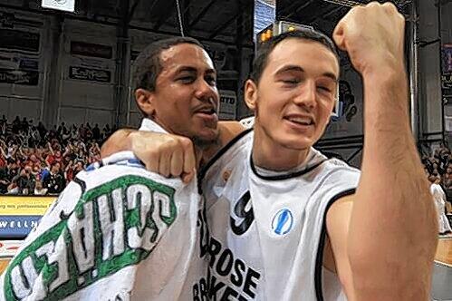 Die Matchwinner im Krimi gegen Biella: Brian Roberts und Karsten Tadda (r.).