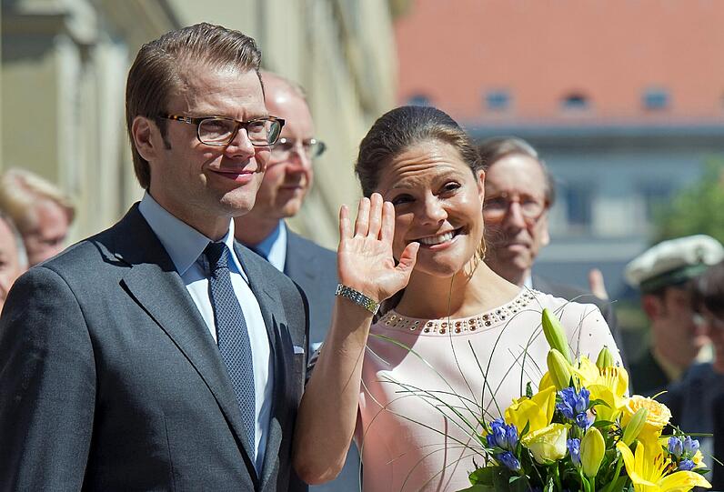 Victoria ist zum ersten Mal Mutter geworden. Die 34-Jaehrige brachte am frühen Donnerstagmorgen (23.02.12) eine Tochter zur Welt - wurde die Mini-Prinzessin etwa in München gezeugt? Fest steht vor neun Monaten waren Victoria und Gatte Daniel zu Besuch in der Hauptstadt der Herzen - hier die Bilder...