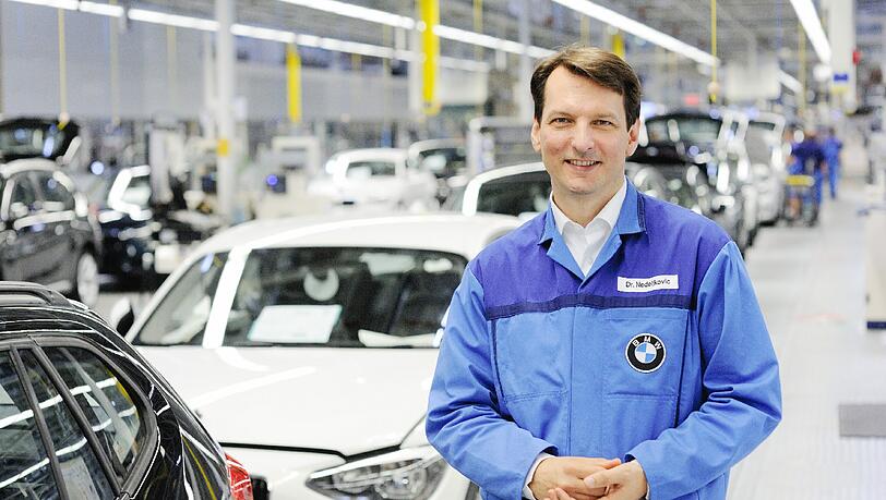 Milan Nedeljkovic, der neue Leiter des Münchner BMW-Werks, hat ehrgeizige Pläne. Darunter eine Art Exoskelett
für seine Mitarbeiter. Milan Nedeljkovic, der neue Leiter des Münchner BMW-Werks, hat ehrgeizige Pläne. Darunter eine Art Exoskelett
für seine Mitarbeiter.
