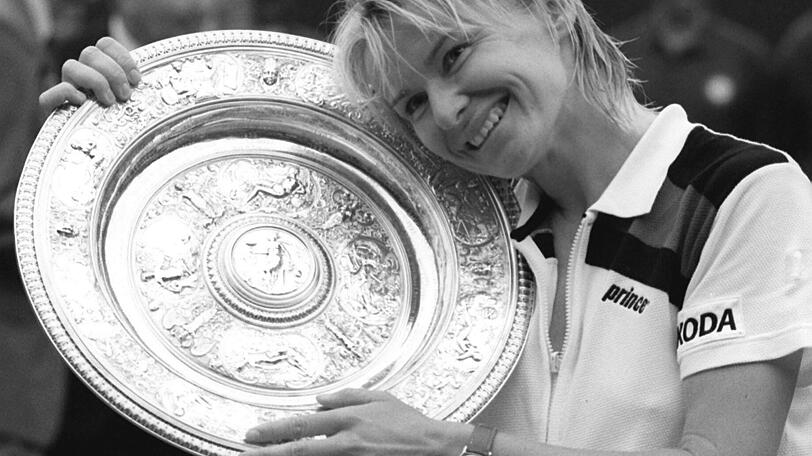 Jana Novotna (49): tschechische Tennisspielerin, Wimbledon-Siegerin 1998 (19. November).