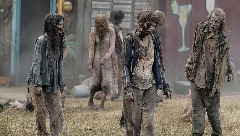 Zombies sind nicht so einfach tot zu kriegen: Ein Szenenbild aus "World Beyond" Zombies sind nicht so einfach tot zu kriegen: Ein Szenenbild aus "World Beyond"