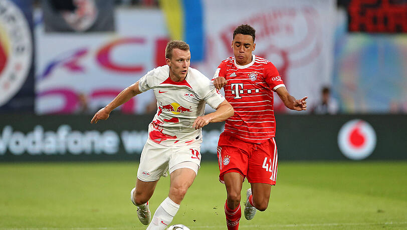 Wird Lukas Klostermann (li., im Duell mit Jamal Musiala) zum nächsten Leipziger, der sich das Trikot des FC Bayern überstreift?