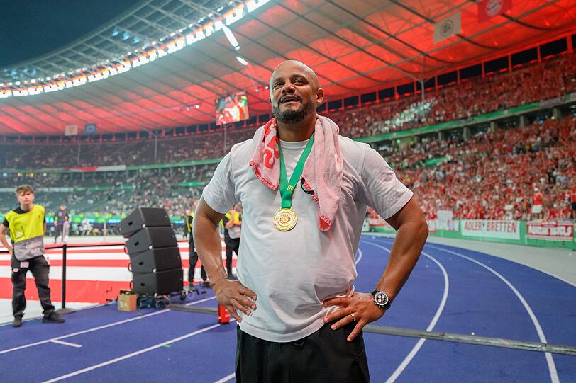 Vincent Kompany gewann mit den Bayern im Mai den DFB-Pokal. Nun geht es wieder los, zum Auftakt m&uuml;ssen die Bayern an die Bremer Br&uuml;cke nach Osnabr&uuml;ck.