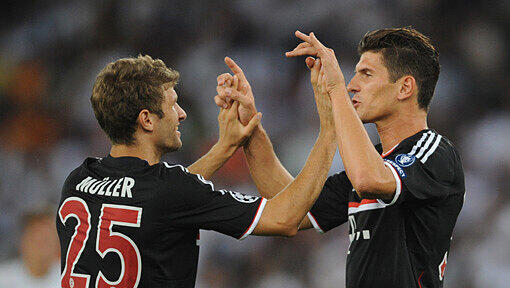Mission Champions League geschafft: Thomas Müller gratuliert Torschützen Mario Gomez Mission Champions League geschafft: Thomas Müller gratuliert Torschützen Mario Gomez