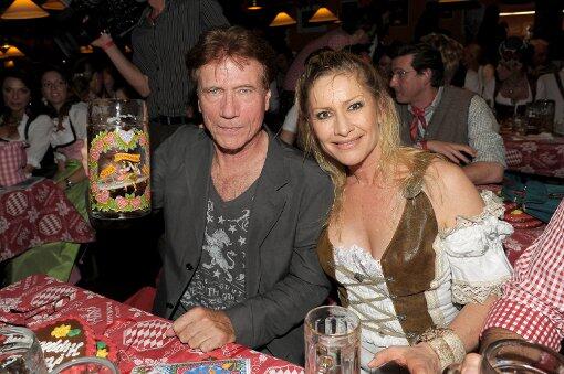 Wenn Jürgen Prochnow und Birgit Stein zur Wiesn feiern, gehts nicht nur hoch her, sondern...