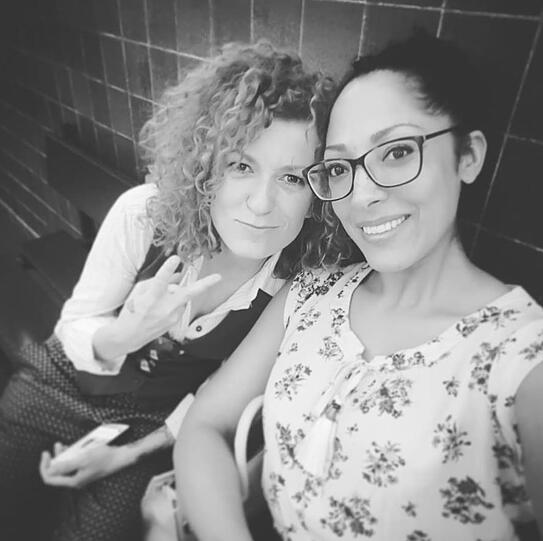 Reunion: Lucy Diakovska und Jessica Wahls. Die dunkelhaarige Sängerin arbeitet mittlerweile beim Radio und hat eine Tochter.