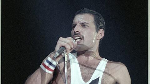 Freddie Mercury: Im Film kommt altes und bislang unveröffentlichtes Material vor, unter anderem von der Henderson-Party, zudem ein nie gesehenes Interview mit Barbara Valentin.