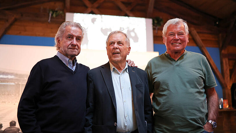 Die Meisterlöwen Bernd Patzke, Fredi Heiß und Hans Reich (v.l.) bei der Feier zu 60 Jahre Wembley-Finale in der Sechzger Alm. Die Meisterlöwen Bernd Patzke, Fredi Heiß und Hans Reich (v.l.) bei der Feier zu 60 Jahre Wembley-Finale in der Sechzger Alm.