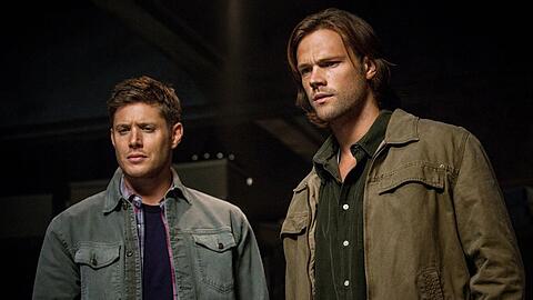 Jensen Ackles (l.) und Jared Padalecki spielten 15 Staffeln lang die Brüder Dean und Sam Winchester in "Supernatural".
