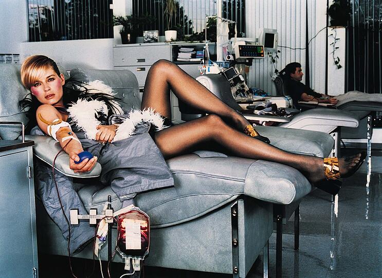 Und auch Model Annie Morton ließ sich damals für das Cover des Style-Magazins "Dazed & Confused" von Richardson ablichten.