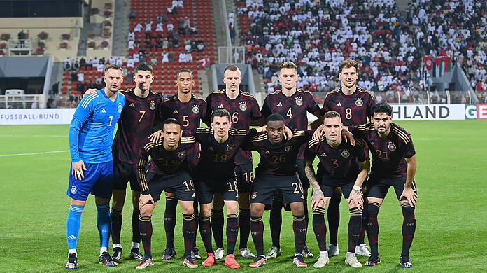Von Neuer bis Moukoko: Auf diese DFB-Stars setzt Hansi Flick bei der Weltmeisterschaft im Wüstenstaat. Klicken Sie sich in der Bilderstrecke durch den gesamten Kader der deutschen Nationalmannschaft.