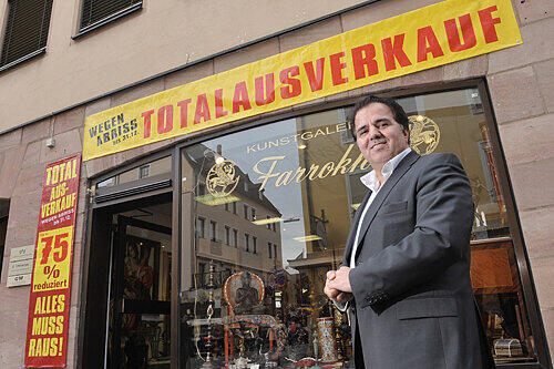Obwohl ihm mit seiner Galerie nur noch wenige Monate bleiben, ist Hussein Farrokh guter Dinge: &bdquo;Wir hatten ja genug Zeit, um zu planen.&ldquo;