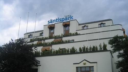 Der Club wohnt nobel in der Schweiz:: Das Säntispark-Hotel hat viele Annehmlichkeiten zu bieten. Der Club wohnt nobel in der Schweiz:: Das Säntispark-Hotel hat viele Annehmlichkeiten zu bieten.