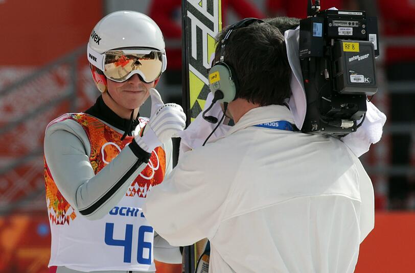 Eric Frenzel geht nach einem Top-Sprung mit sechs Sekunden Vorsprung in den Langlauf.