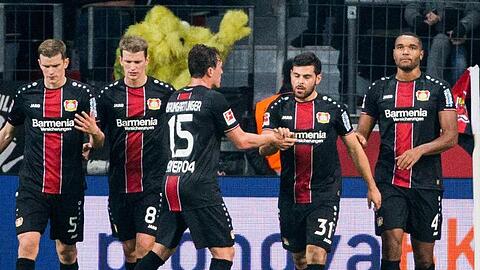 Kevin Volland (2.v.l.) erzielte beide Tore für Bayer Leverkusen.