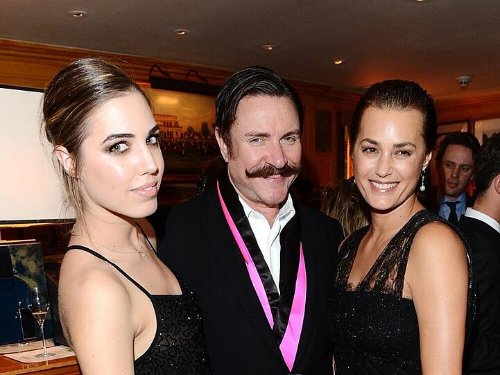 Model Amber Le Bon (l.) mit ihrem Vater Simon und Mutter Yasmin