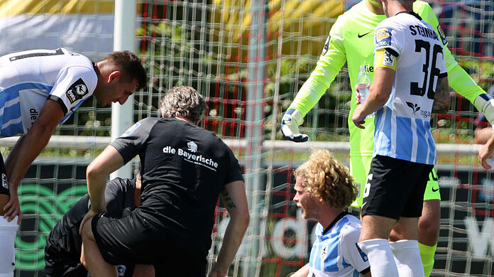Jesper Verlaat wurde gegen den Karlsruher SC behandelt und wurde anschließend ausgewechselt.