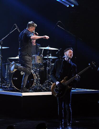 Ryan Tedder (L) und Brent Kutzle von OneRepublic