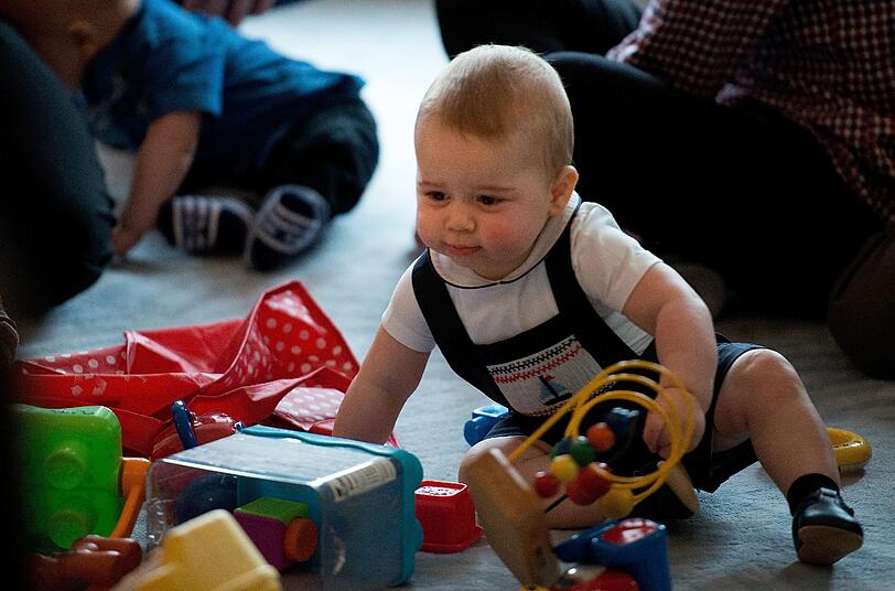 Royal Baby in der Krabbelgruppe. Der kleine Prinz schien sichtlich Spaß zu haben. Die süßen Fotos von der Krabbel-Party.