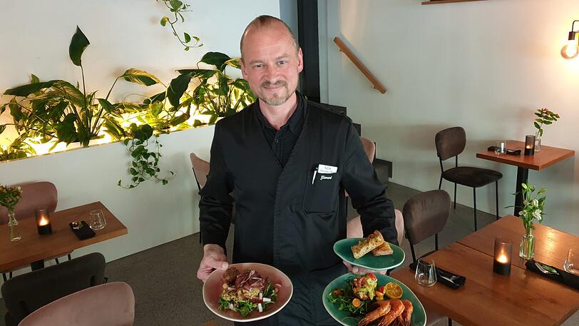 Dirk Gerrard mit Entenbrustschinken und Black Tiger Garnelen.