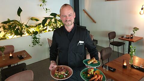 Dirk Gerrard mit Entenbrustschinken und Black Tiger Garnelen.