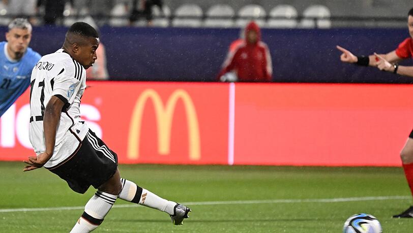 Im Auftaktspiel der deutschen U21 verschoss Youssoufa Moukoko früh einen Elfmeter.