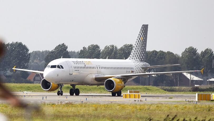 Eine Maschine des Billigfliegers Vueling musste am Donnerstag umdrehen und wieder in Barcelona landen. Eine Maschine des Billigfliegers Vueling musste am Donnerstag umdrehen und wieder in Barcelona landen.