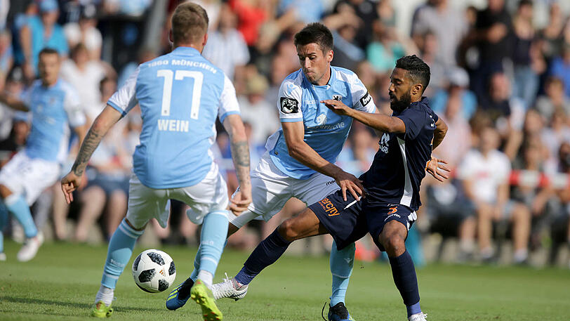 Sechzigs Stefan Lex gegen Gael Clichy (Basaksehir Istanbul).