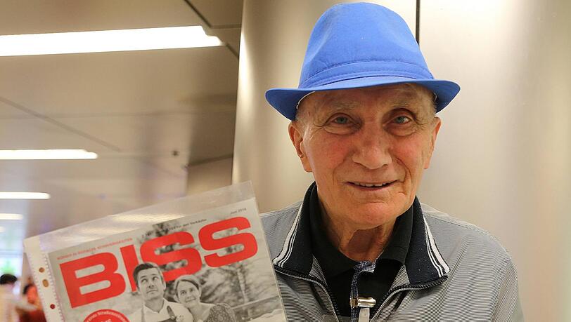 Seit 1993 gibt's in München die Obdachlosen-Zeitschrift "Biss" – und genau seit 20 Jahren verkauft sie der 80-jährige Tibor Adamec. Seit 1993 gibt's in München die Obdachlosen-Zeitschrift "Biss" – und genau seit 20 Jahren verkauft sie der 80-jährige Tibor Adamec.